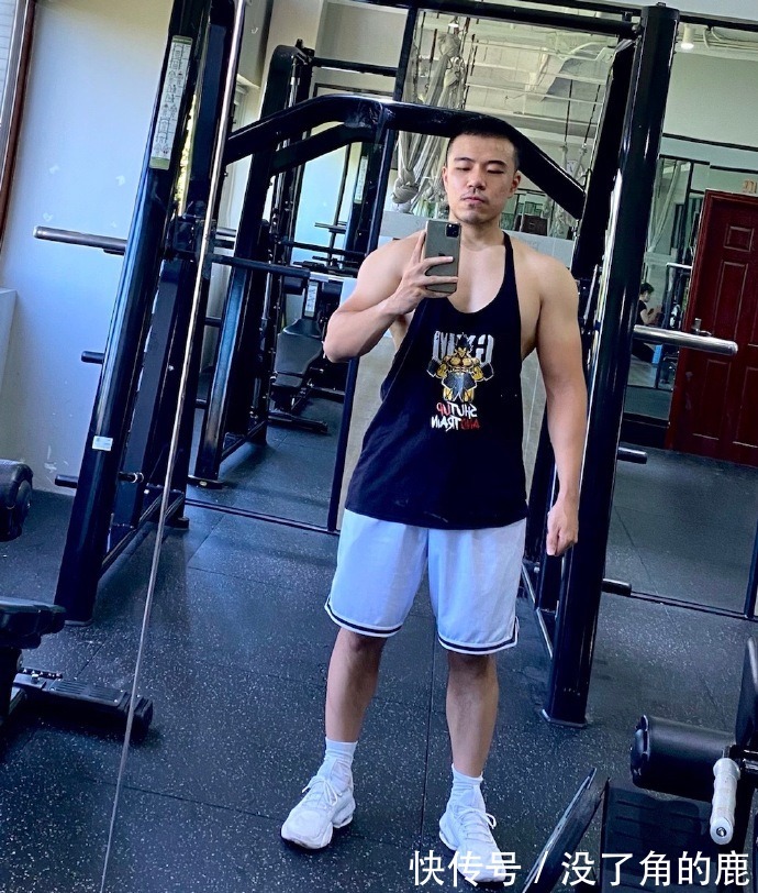 健身房|狮子座霸道肌肉爷们,老工科男,努力增肌,打造更强壮的身材!
