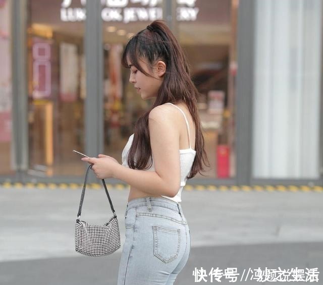 身材 身材微胖女士的穿搭,坚持以“束腰”为核心,曼妙身姿不远了!