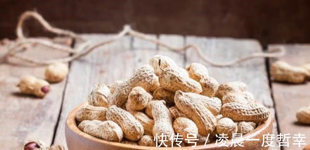 腰部|减肥的人不能吃花生若想减去腰部赘肉，3种食物尽量少碰