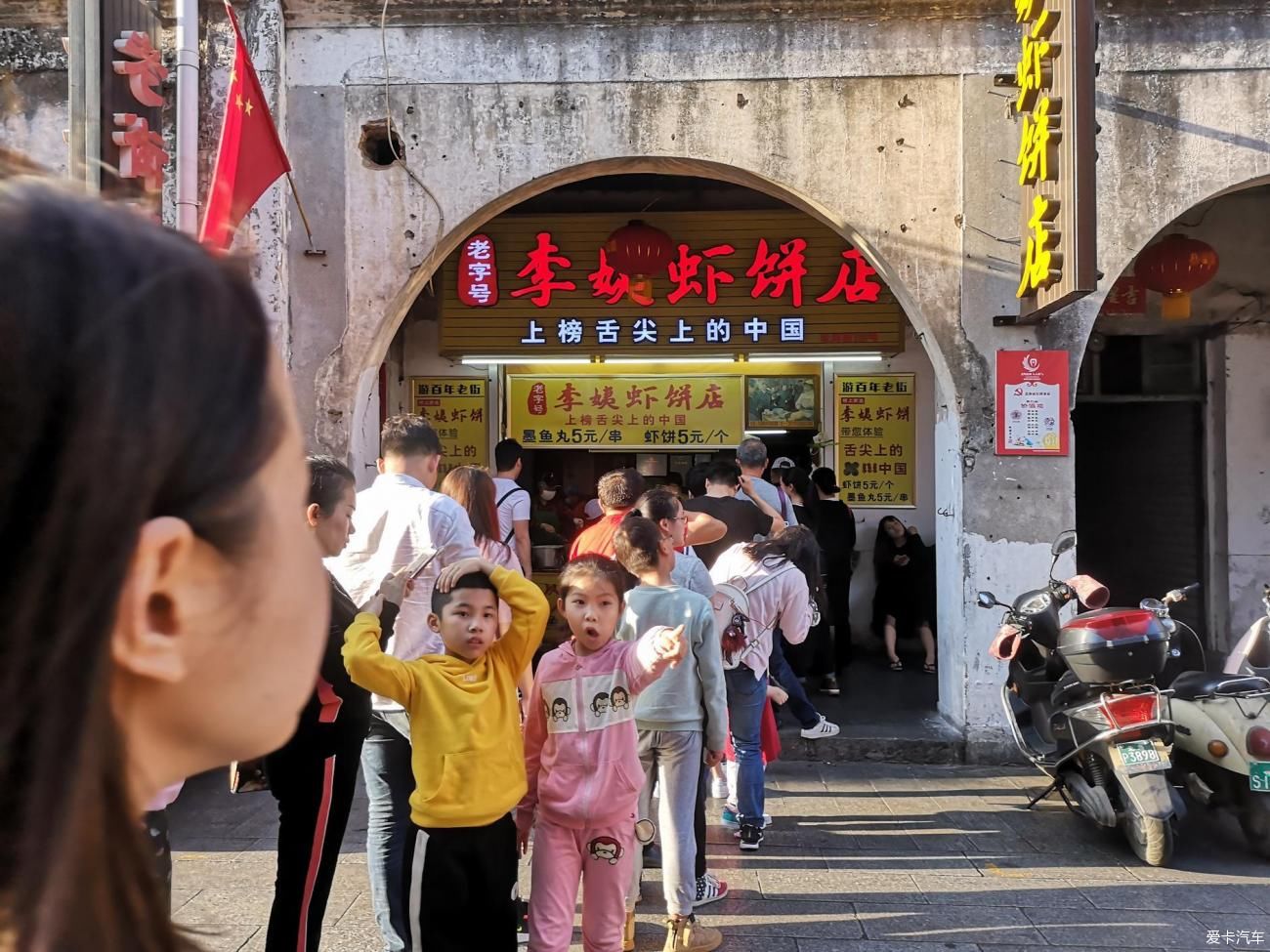 德天大瀑布好壮观，青山碧水的的自然风光无限美好！