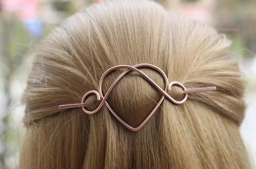 最简单的发型，配上最有创意的发饰，这个春夏，做最水灵的女孩