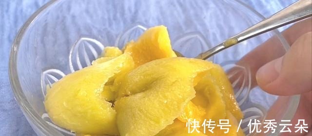 金芒|才知道,芒果还有这种切法,一刀搞定,又方便又不脏手!