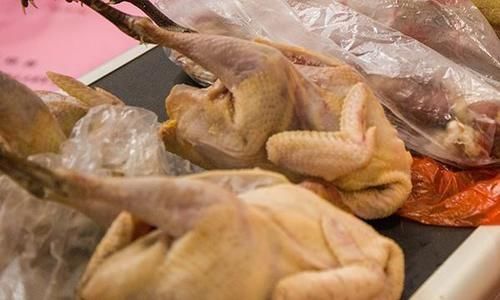 刘医生|为什么摔了一跤就骨折?提醒:50岁后3种肉要舍得吃,或能养骨骼