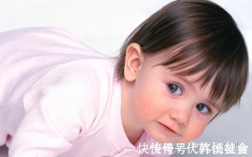 迟缓|8到12个月孩子,家长观察孩子六方面表现,如缺少可能发育迟缓