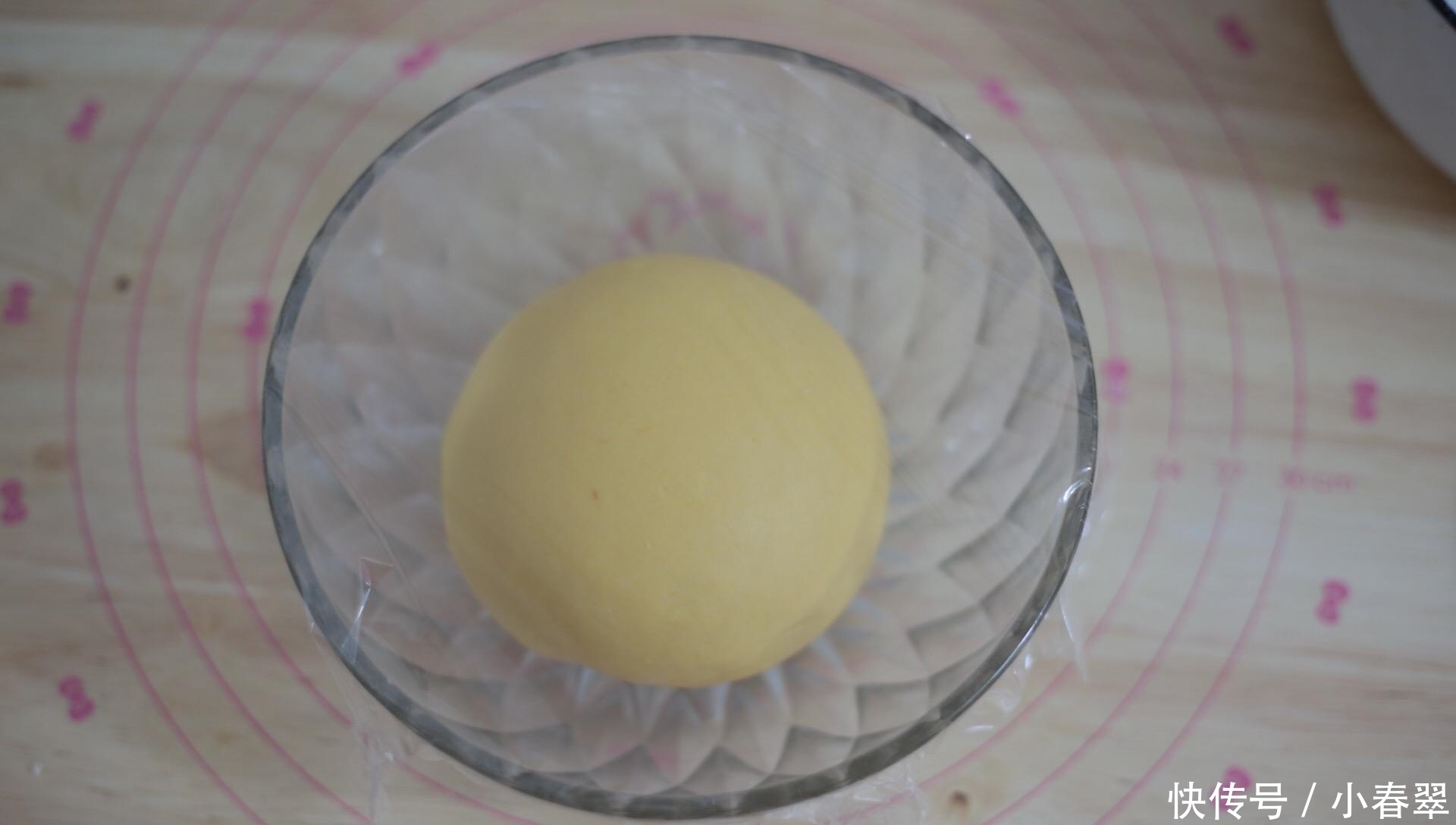 馒头|面粉里加点南瓜,不蒸不烤,出锅女儿抢着吃,太香了,好吃不上火