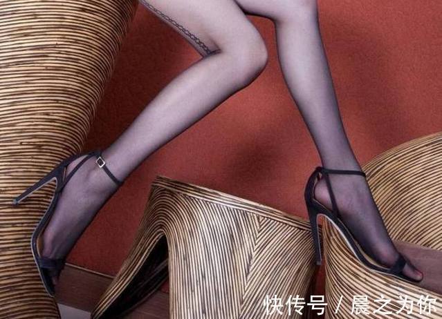 丝袜 白皙长腿遇上丝袜高跟鞋,每一步都凸显职业女神范