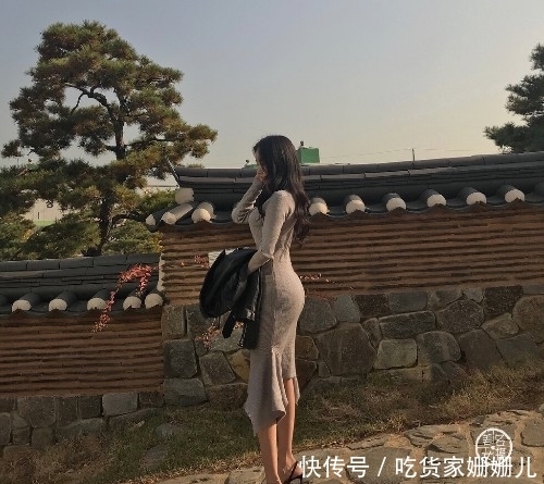 时尚|街拍:时尚长筒靴搭配性感紧身裤,尽显小姐姐凹凸有致性感身材