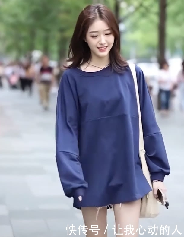 裤子|美女出门不穿长裤子,晒出双性感“牙膏腿”,不料膝盖的疤成亮点