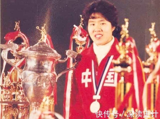 异母弟弟|郎平女儿与异母弟弟聚餐！父亲为了照顾她15年未娶，60岁二婚生子