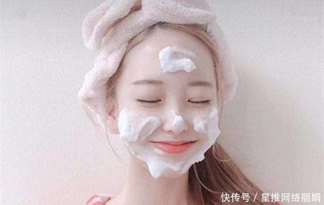 毛孔|脸刚“打湿”就用洗面奶?难怪脸会没洗干净,毛孔也逐渐变大了