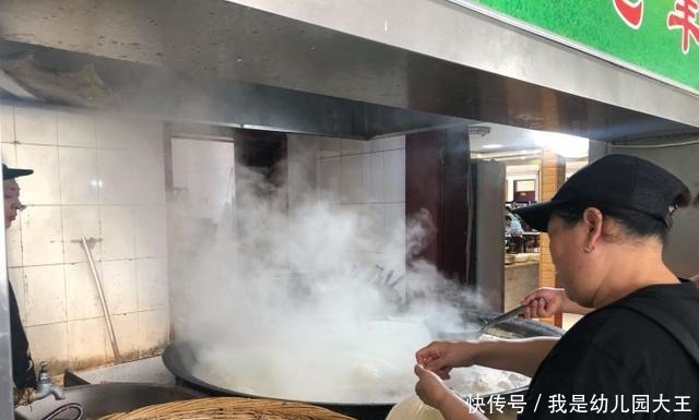 汤中|羊杂汤中什么最值钱别被商家坑了,量大不管用,有它才算羊杂汤