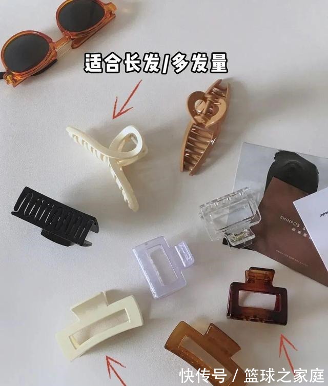 头发 别再披头散发了!这3个发型小技巧显嫩又高级!