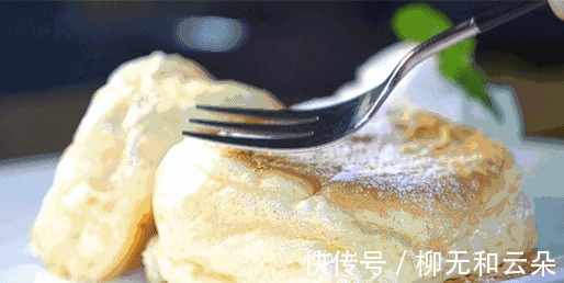 糊里|面糊备好锅里烙一烙，10分钟做出超火的舒芙蕾，蓬松软嫩，爆好！