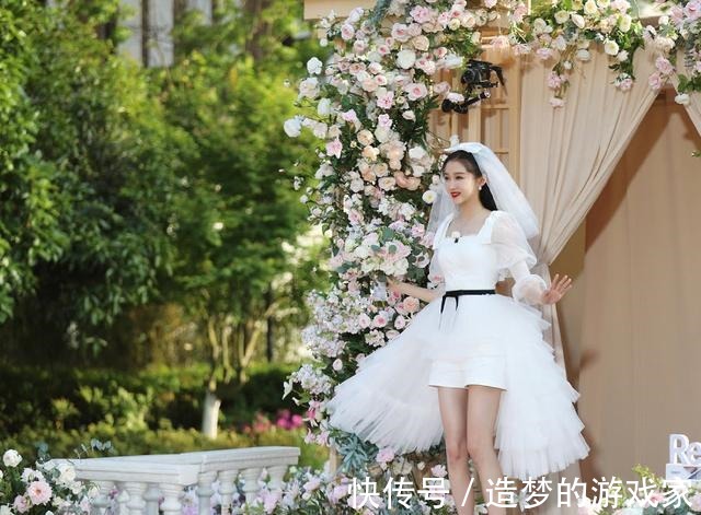 乔丹 谁说结婚一定要穿高跟鞋婚纱配AJ球鞋,引领2021潮流新趋势!