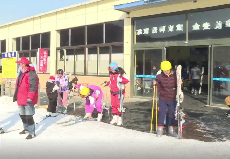 打造“冰雪＋”旅游季　让冬季“燃起来”