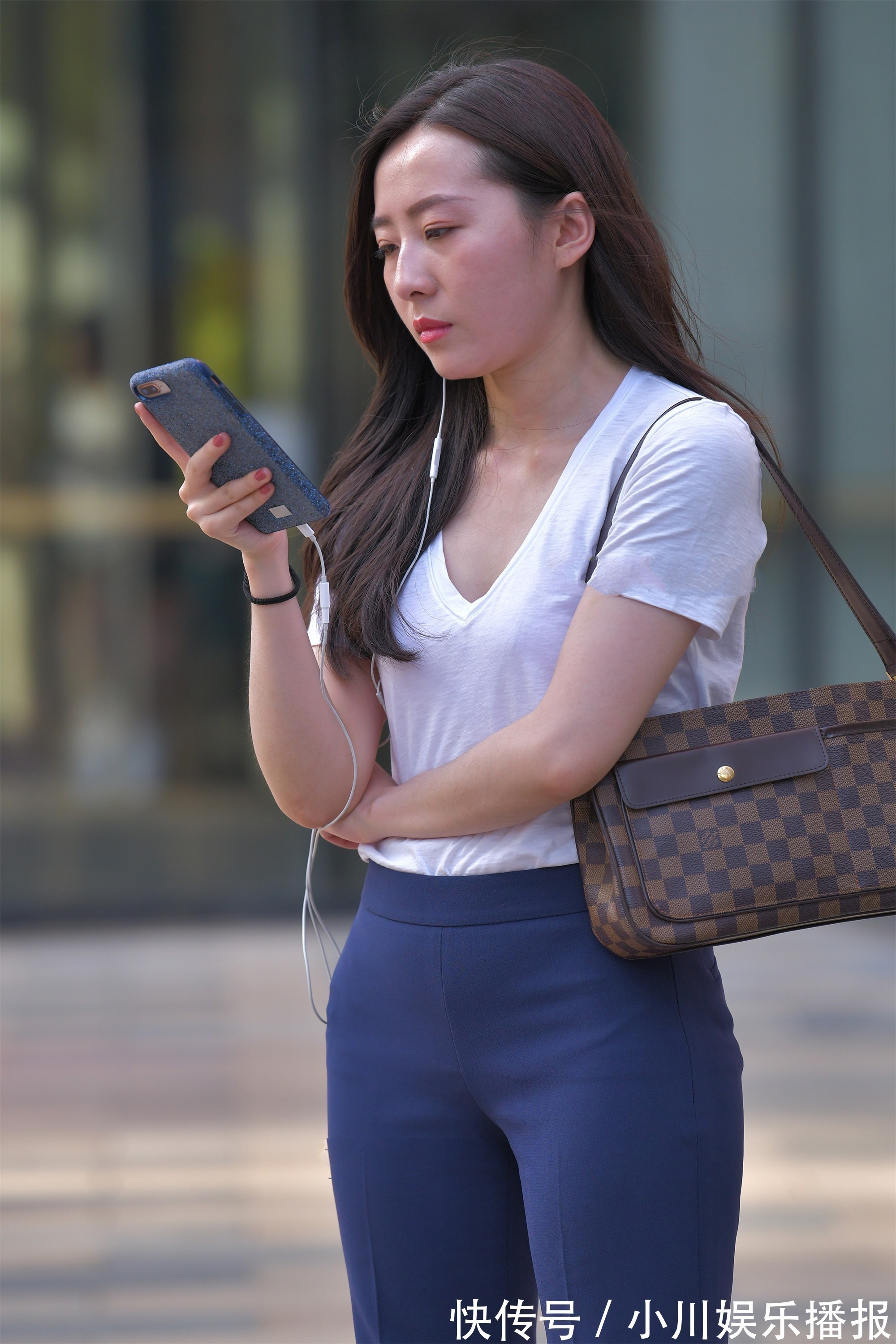 白色短袖 白色短袖搭配渐变颜色阔腿裤,优雅成熟,满满通勤风