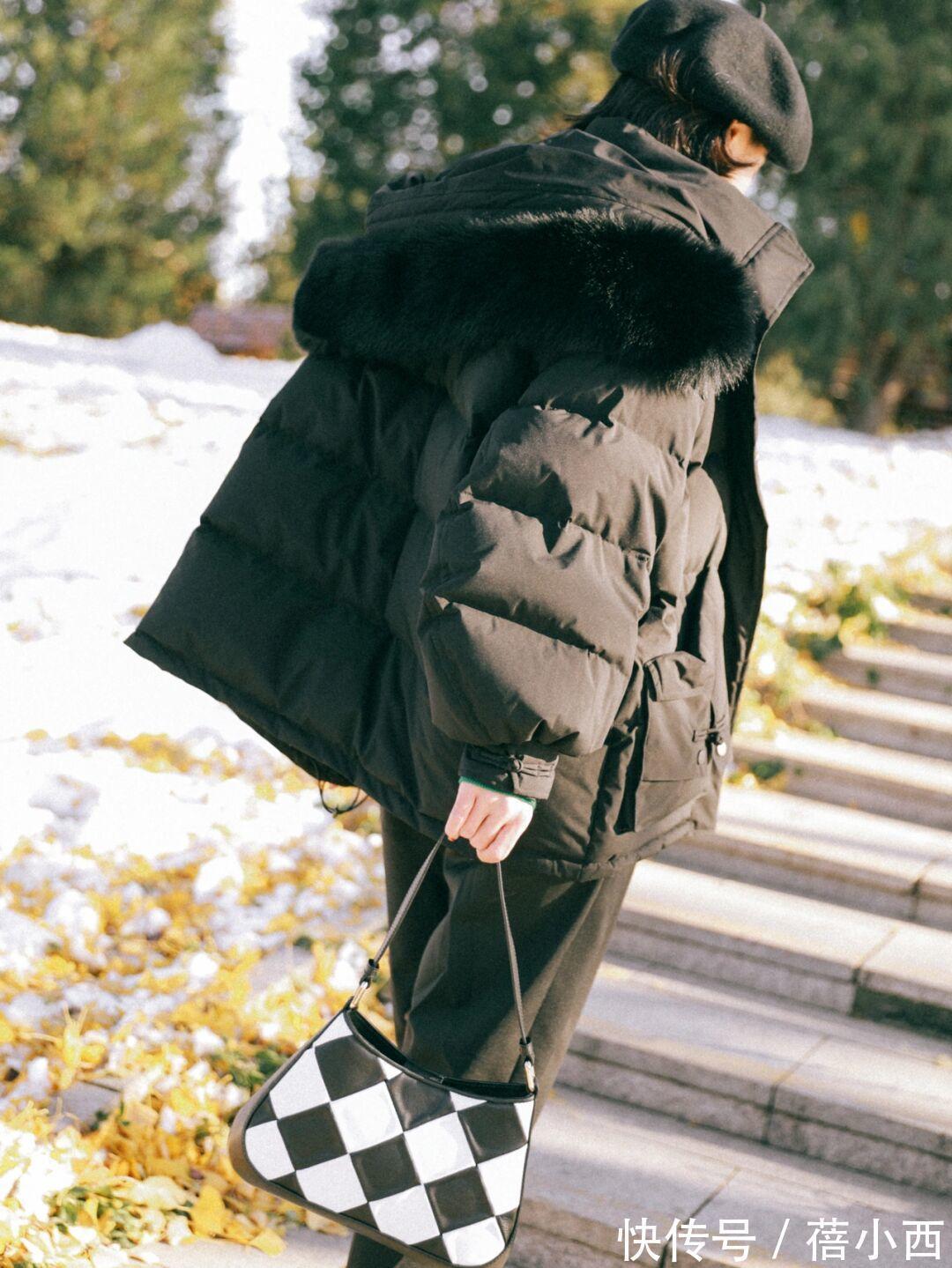 博主|冬季穿羽绒服,建议30、40岁的女人看看这4款穿搭,既时髦又高级