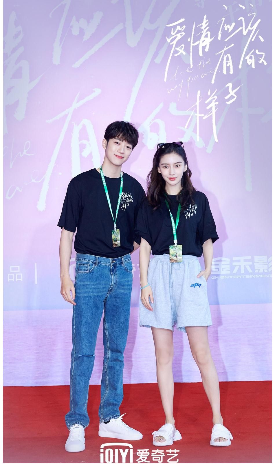 海绵|黄晓明带儿子回青岛看家人,angelababy依然缺席,婚姻状态是个谜