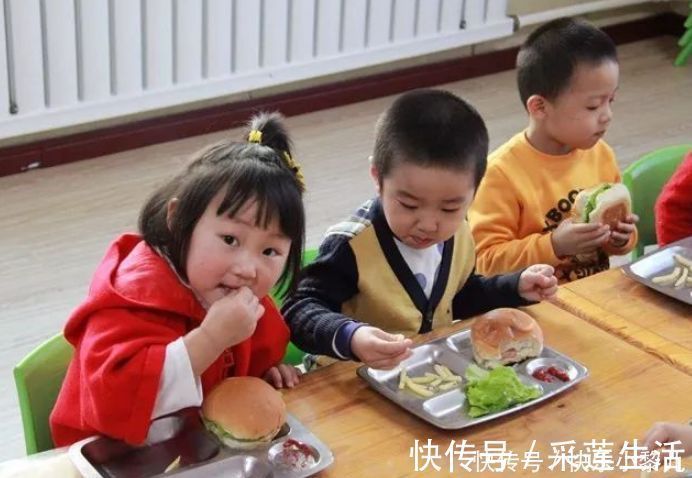 煮鸡蛋|孩子上幼儿园后,要不要在学校吃早餐?做对了,对孩子成长有利