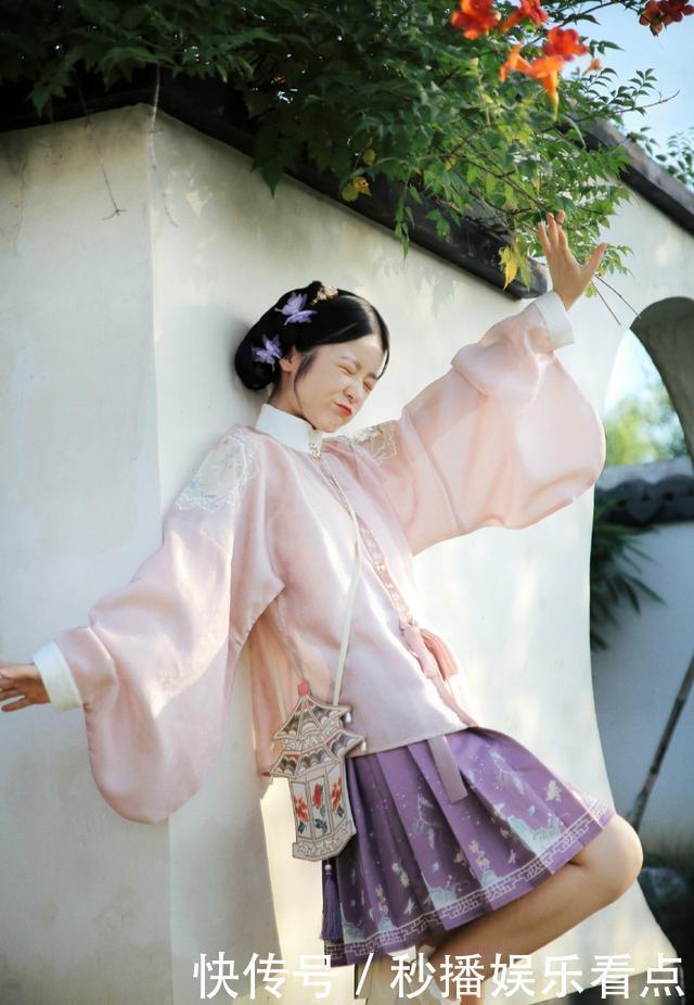 最近流行一种穿法,叫“一半汉服,一半JK”,精致又优雅,太吸睛