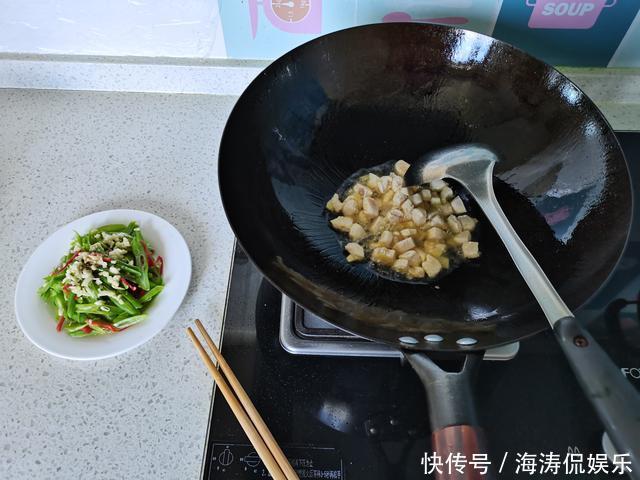  满意|一个女人最省事晚餐，简单一炒一煮几分钟上桌，吃得满意舒服健康