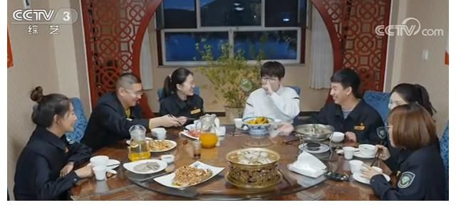 毛不易|毛不易：田间地头送欢笑，国庆节赴塞罕坝开演唱会慰问一线劳动者