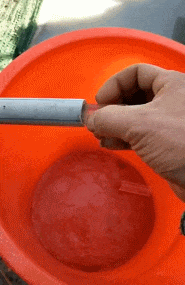 |搞笑GIF段子:理发店小哥也有心情暴躁的时候