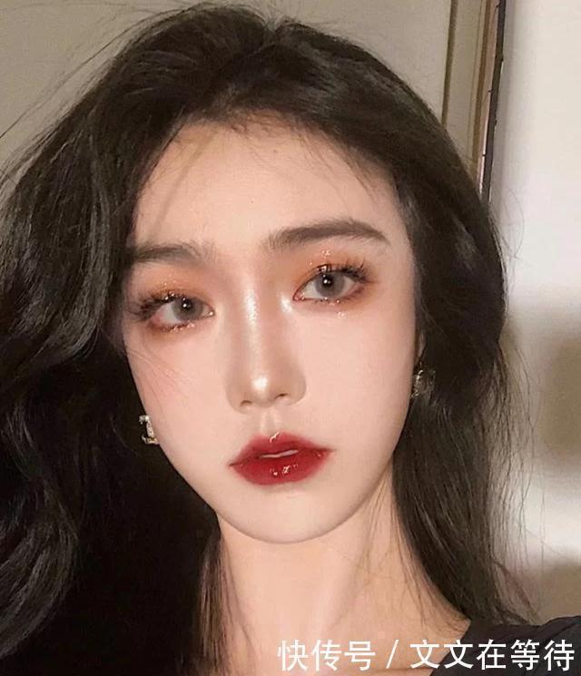 唇峰|别再追求“樱桃小嘴”了,真正高颜值的女生,都是这几种唇形!