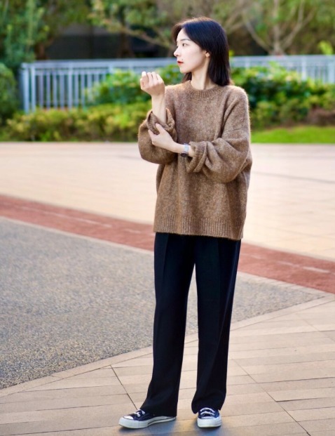 搭配 有种“接地气”的穿搭叫针织衫+长裤,时髦显气质,小个子也可以学