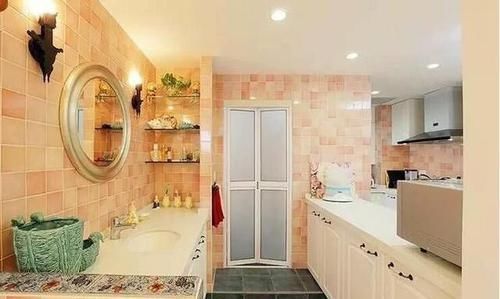 卫生间|129平大三房，厨房卫生间装修太有特色，朋友来参观都一脸惊讶