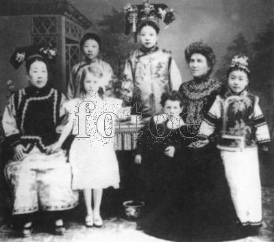 送到|将38个儿女送到国外，临行前要求：不许再做中国子民，后来如何