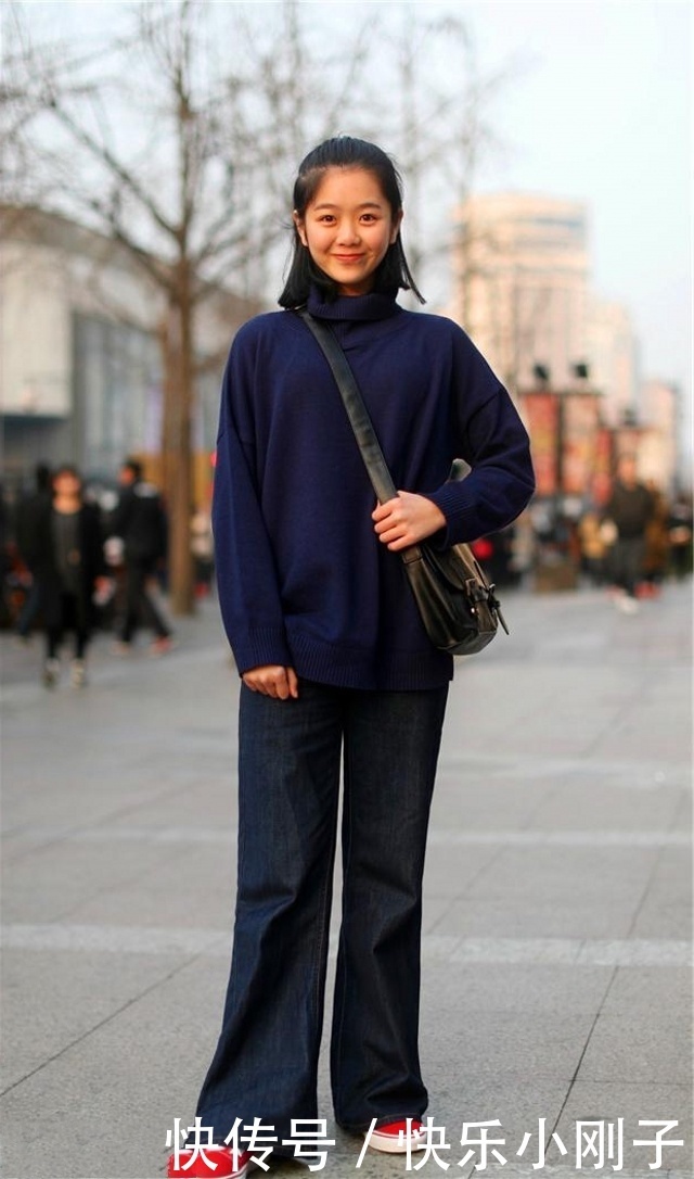 时尚穿搭,露腰装穿起来尽显身材魅力,显得特别时髦