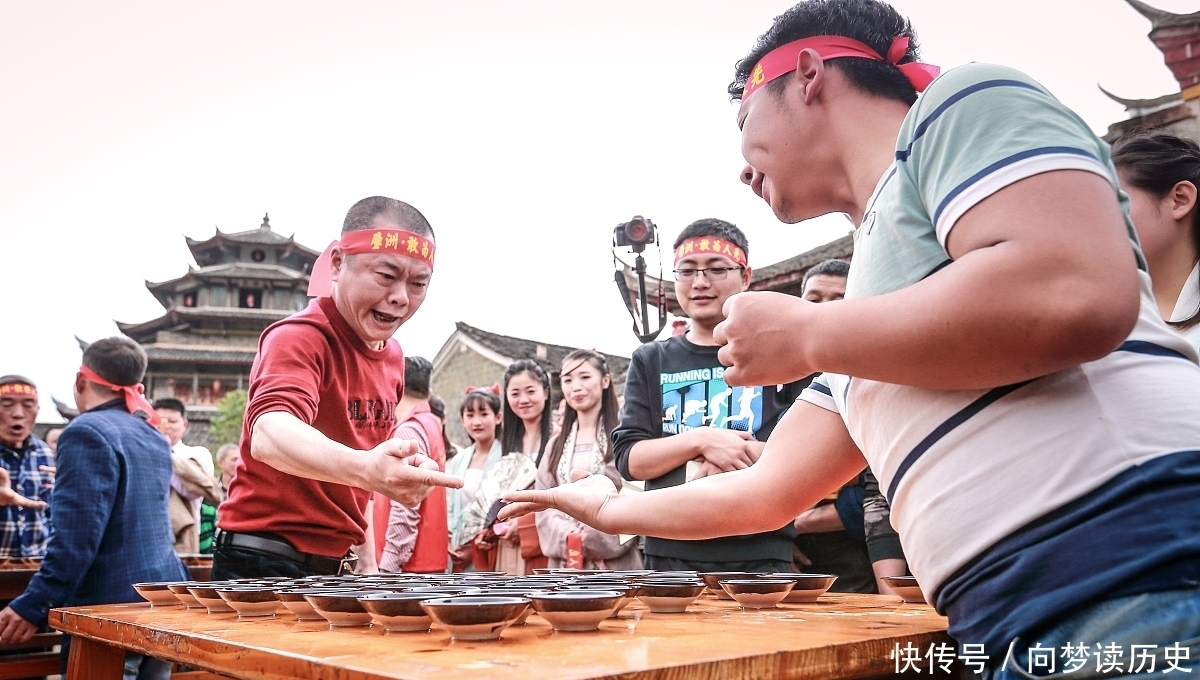 衣服|老话说:“兄弟如手足,女人如衣服”,为何要把女人比作衣服?