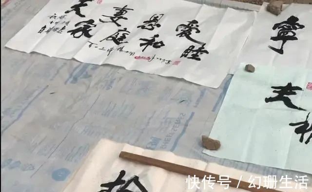 笔笔#80岁老人“地摊书法”,内敛含蓄,有舒同神韵,专家:江湖体