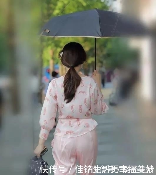 美女|气质典雅的“睡衣”美女,犹如“画中”走出来