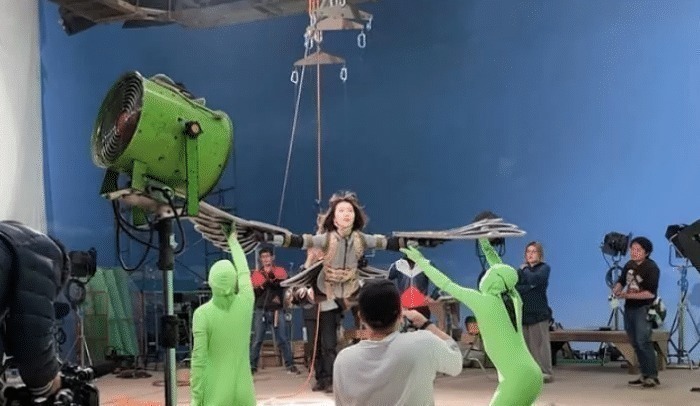 迪迦|当奥特曼去掉特效后,迪迦石像就只剩上半身,扎基飞行动作超搞笑