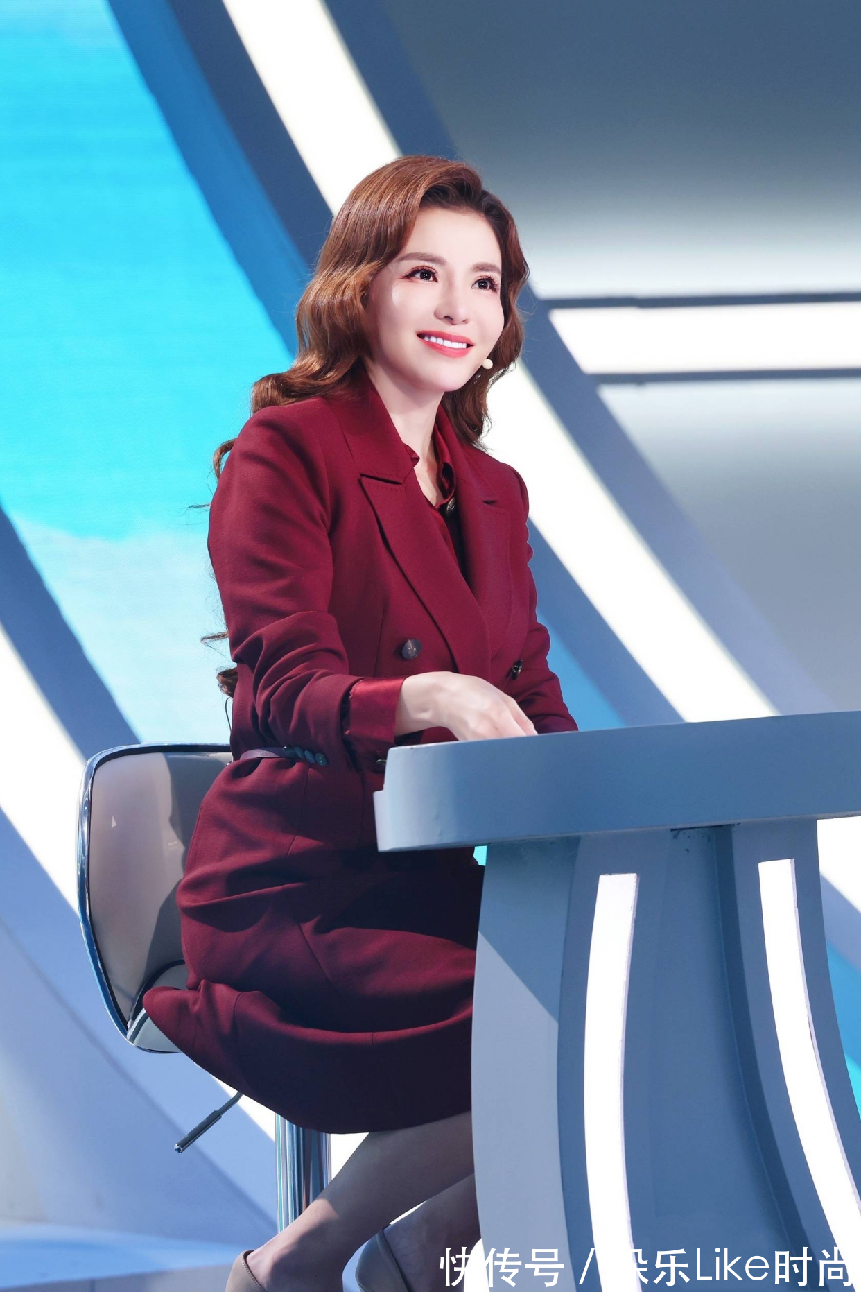 朱迅年轻时也太美了，清纯甜美如漫画少女，穿搭高级又时髦