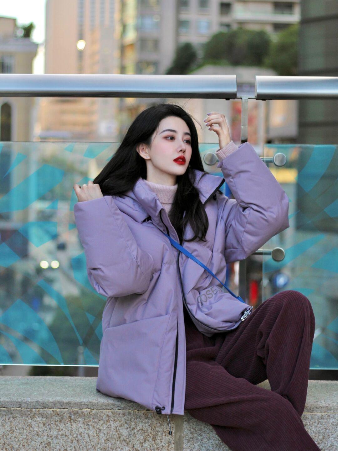 减龄 冬天穿灰色连衣裙更减龄,搭配长款外套保暖又舒适!