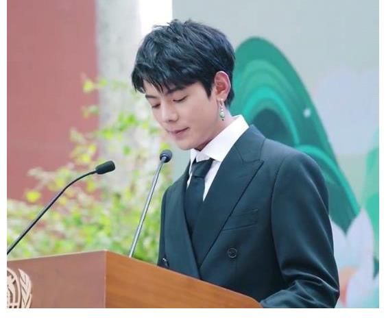 丁真|十年寒窗不如一網(wǎng)紅，丁真從素人到聯(lián)合國(guó)大會(huì)，靠的是純樸