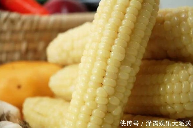 煮玉米,最忌直接放水里煮!牢记这4点,玉米又香又甜,软糯营养