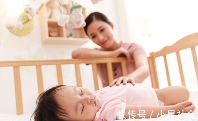 宝宝|宝宝沾床醒让新手妈妈日夜煎熬,爸爸三招轻松改掉宝宝抱睡习惯