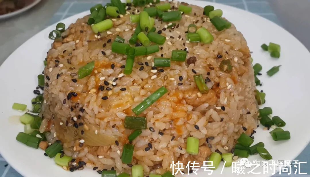 茄子|米饭怎么做才好吃吗,锅里一焖,既有菜又有饭,上桌全家都抢着吃