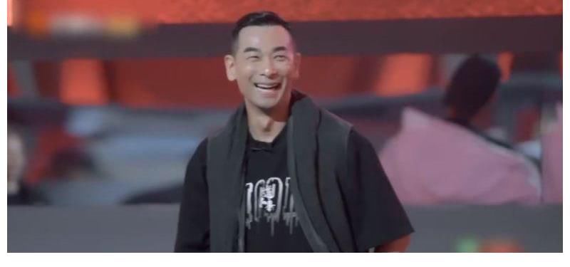 张晋挖角张智霖GAI！陈小春6个字连胜2局保下原阵容，真高手过招