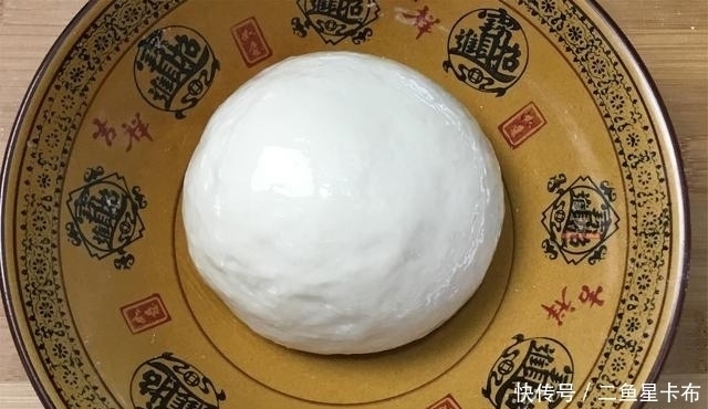 想吃麻酱烧饼吗老阿姨教你自己在家做,酥脆香甜,个个鼓大包