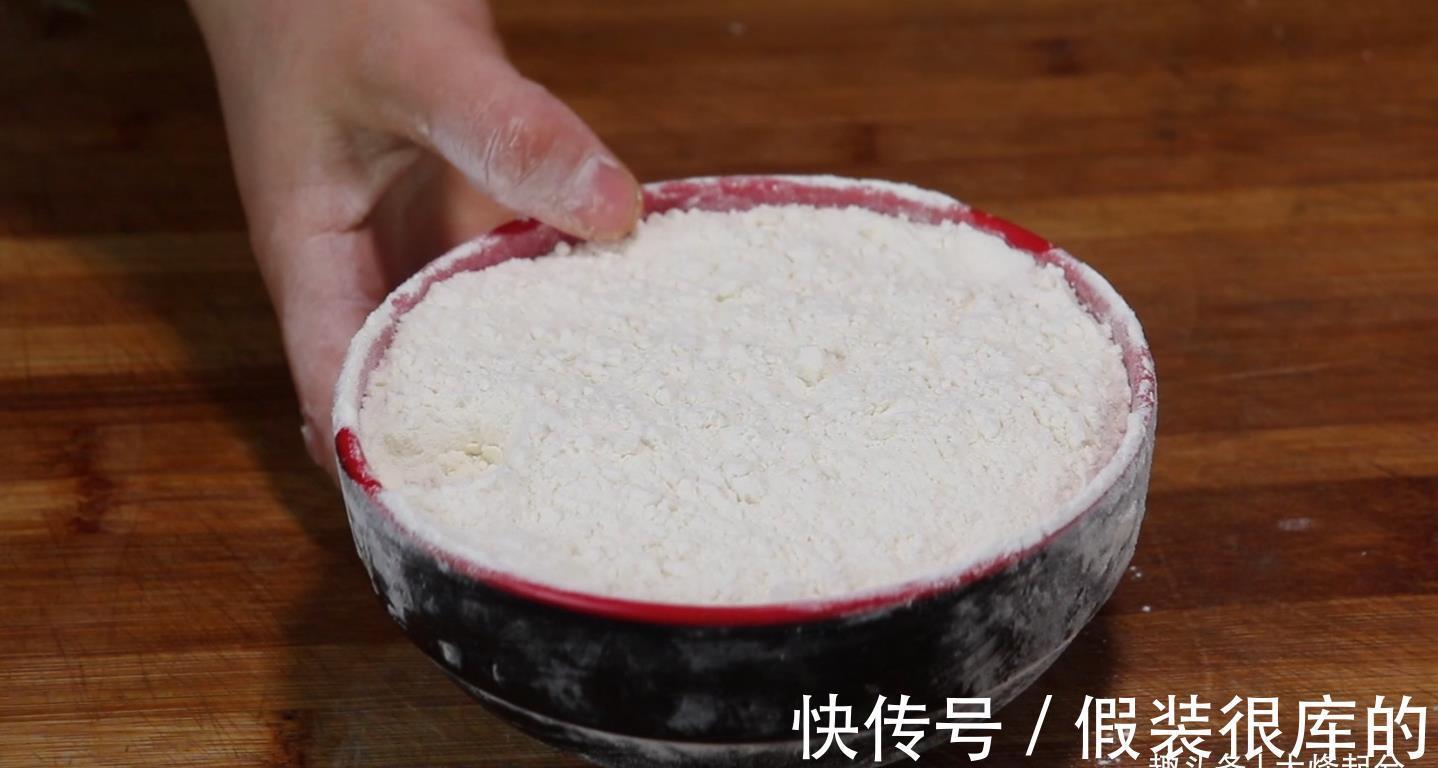 生坯|面粉倒入开水锅里,瞬间变美味,解决全家人早餐,吃完还想吃