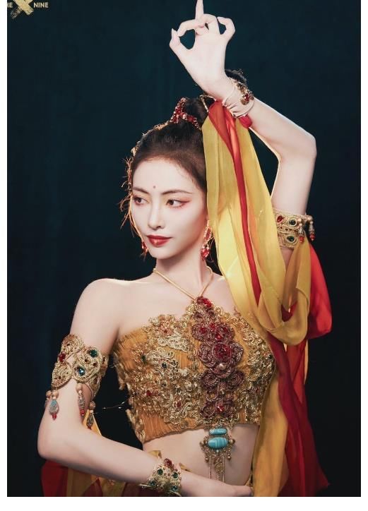 张碧晨|同样用筷子当发簪，为何张碧晨被嘲不卫生，许佳琪却被夸可爱？