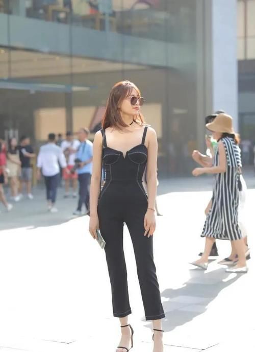 连衣裙 纯系穿搭也很美,黑色无袖连衣裙,简约气质又温柔