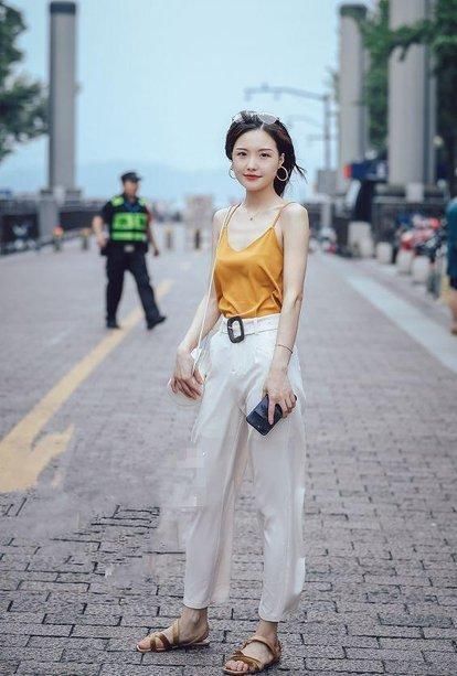 小姐姐|街拍时尚吊带装美女16位靓丽小姐姐笑容甜美身姿高挑太吸引人
