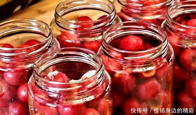 这罐头我家每年都做,果香糯汁酸甜,吃上半年也不坏