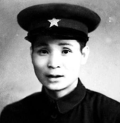 他是红军副军长,建国后搭档和部下都成